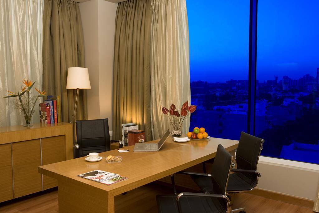 Radisson Blu Suites Gurgaon Zewnętrze zdjęcie
